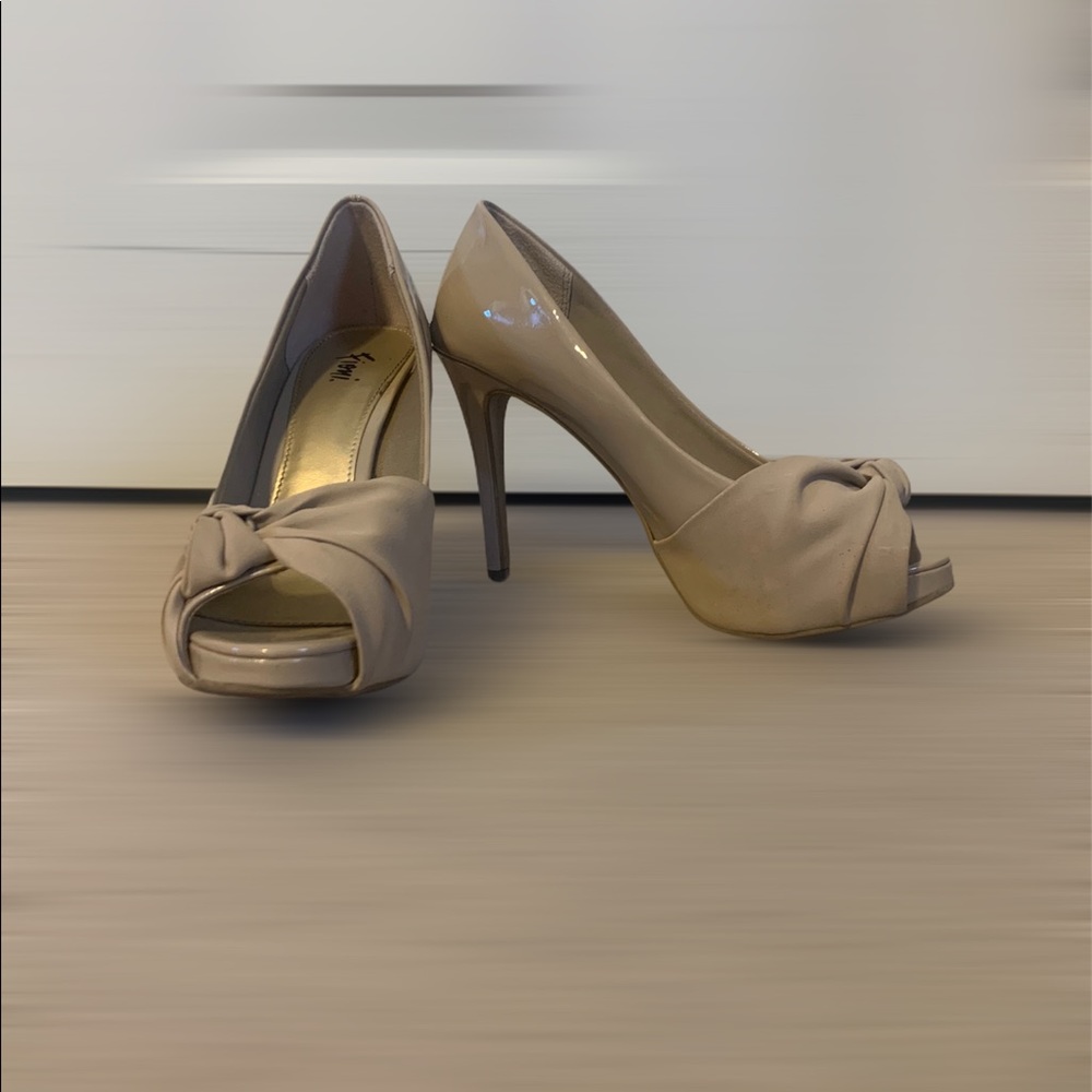 ⭐️HP⭐️ Fioni Nude high heels